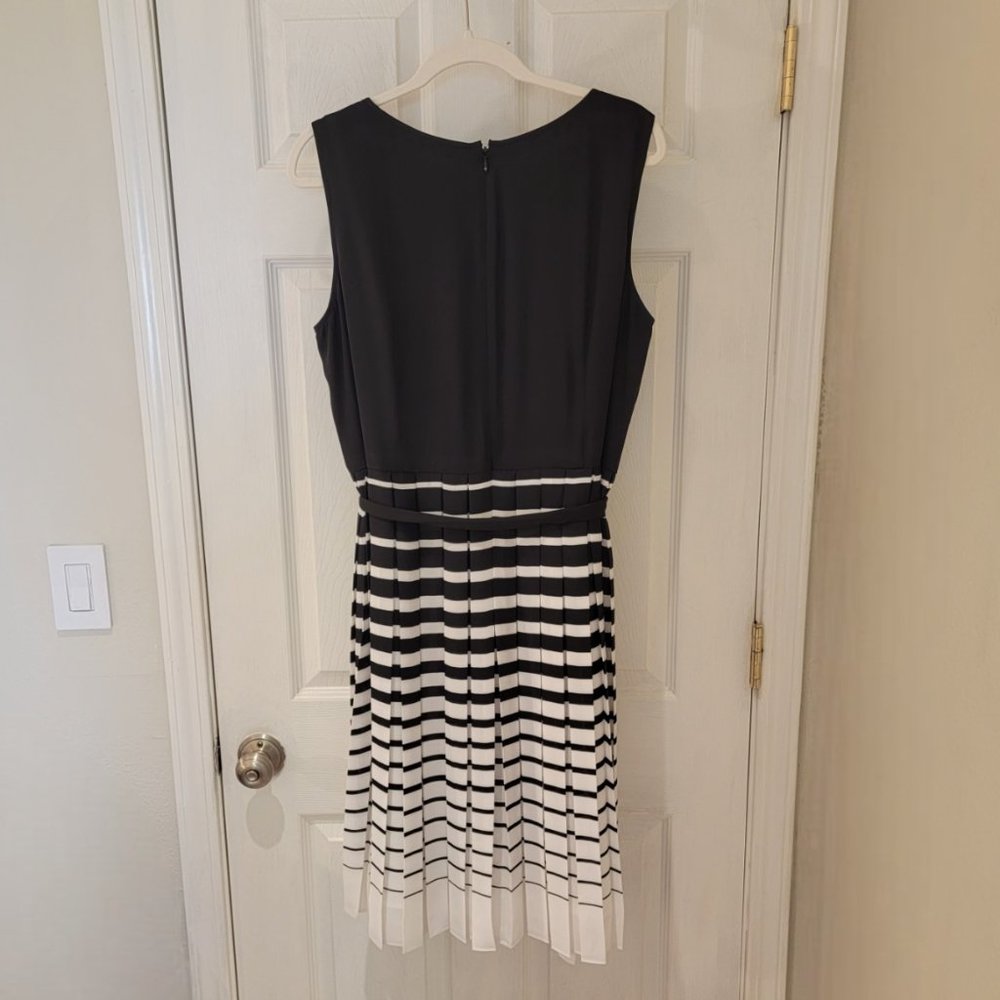 Talbots Dress Size 14W Black White Stripe Pleated Belted Sleeveless MSRP $189 - Picture 2 of 6